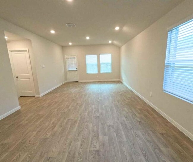 Building Photo - 424 NEW ALBANY Ln