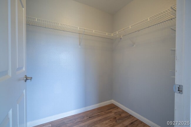 Building Photo - $3,100 / 2br - 953ft2 - Charming and updat...