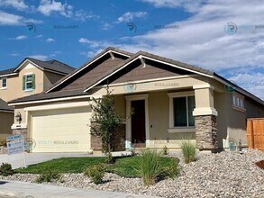 Building Photo - Gorgeous Newer 3 Bedroom Home! Located off...