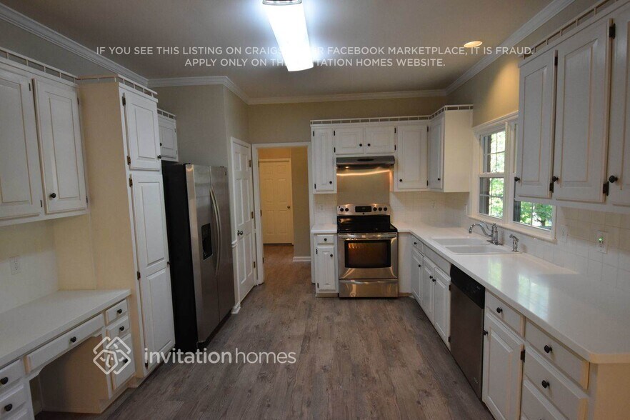 Building Photo - 725 Redlion Run