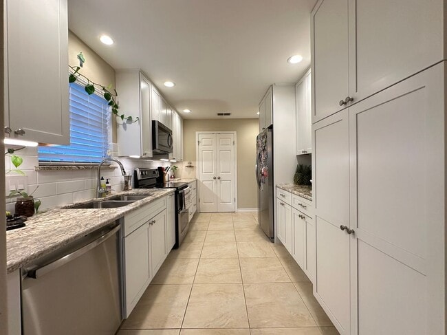 Building Photo - 14833 Cobo De Bara Cir
