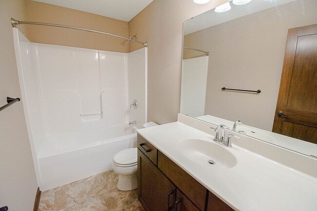 Building Photo - Move-In Ready NW Rochester Home with Finished Lower Level