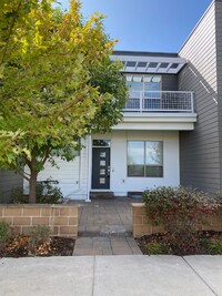 Building Photo - Across from Central Park, 3 bed/4 bath Townhome
AVAILABLE 9/1/26