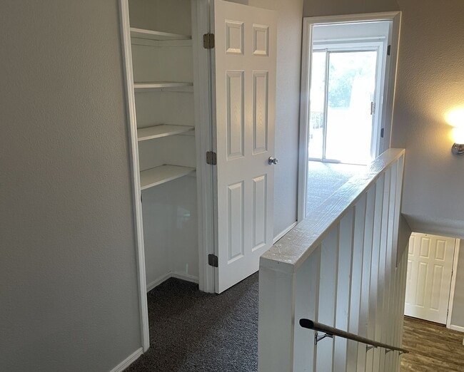 Building Photo - TOWNHOME - VILLAGE OF OAK CREEK - RED ROCK...