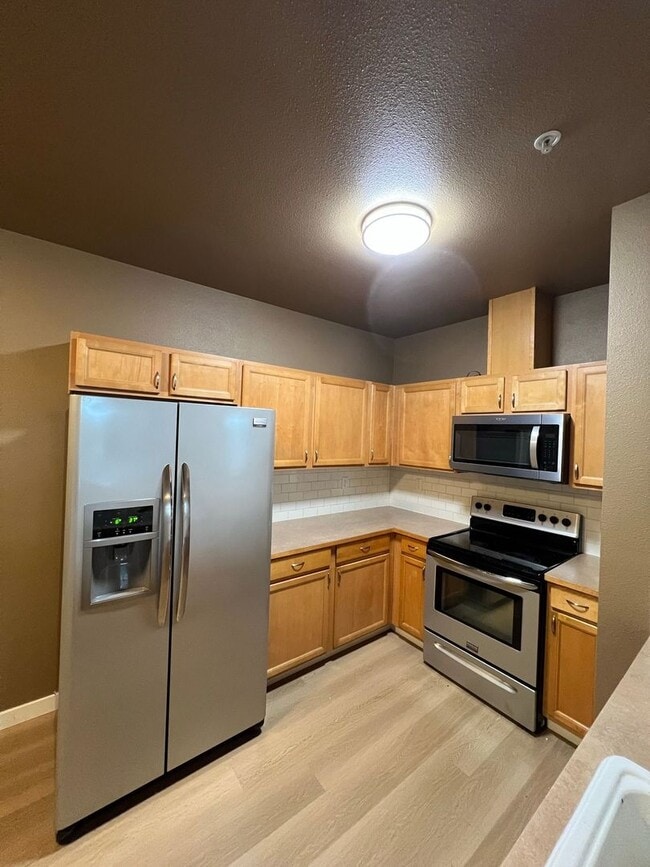 Building Photo - Beautiful Waterford Crossing 2 bedroom Con...