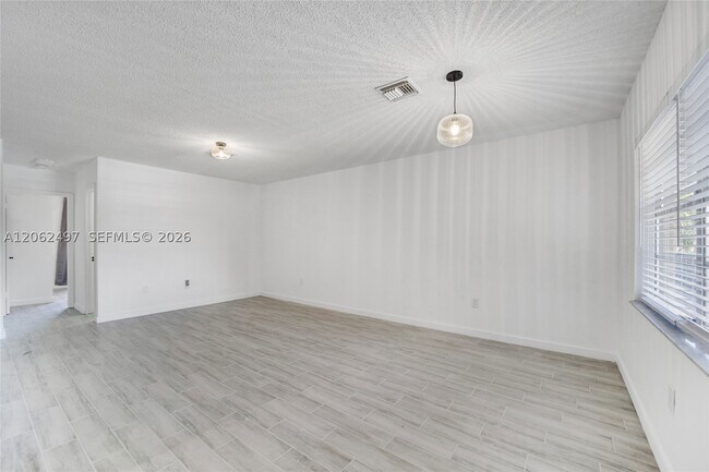 Building Photo - 15391 S Dixie Hwy