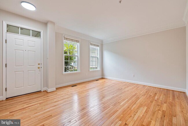 Building Photo - 805 Thicket Ct