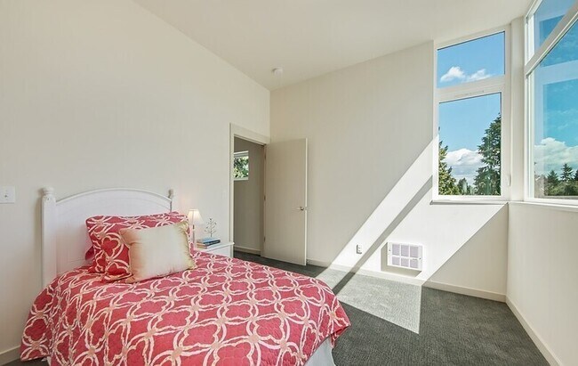 Building Photo - 3516 NE 87th St