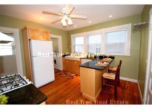 Building Photo - 98 Day St