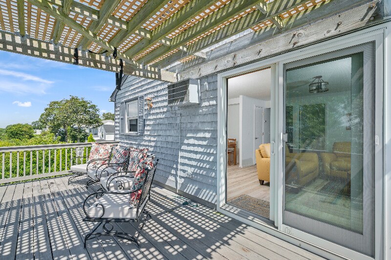 Building Photo - 240 Narragansett Ave