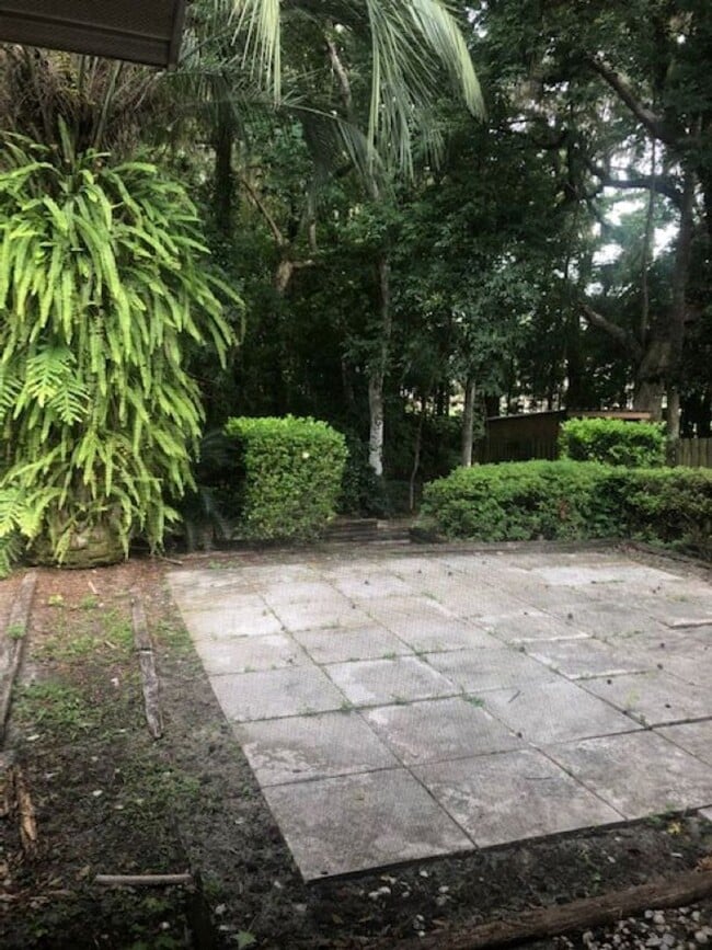 Building Photo - 4 Bedroom/2 Bath located in Broadmoor