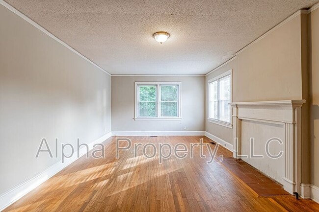 Building Photo - 102 Harvard Dr