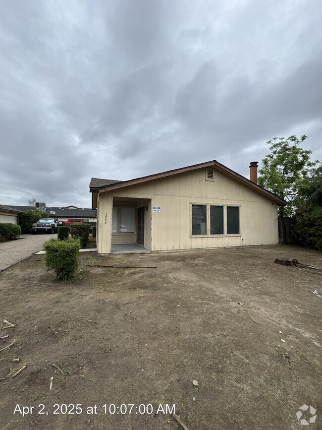 Building Photo - 1555