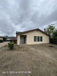 Building Photo - 1555