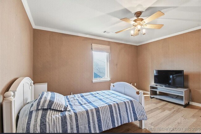 Building Photo - Exquisite custom home with high end finishes located in the gated community of Maple Ridge Village