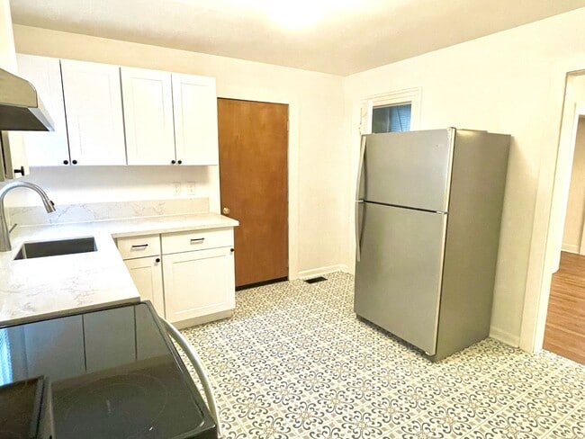 Building Photo - Buckman Beautifully Remodeled 1900 Craftsm...