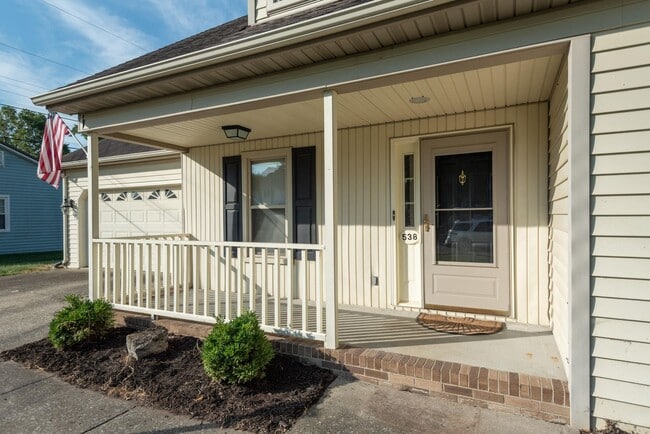 Building Photo - 3 bedroom 2 full bath house