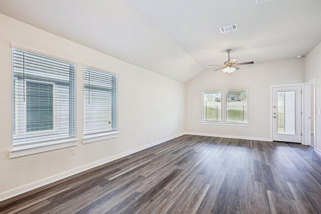 Building Photo - 2221 Delano Dr