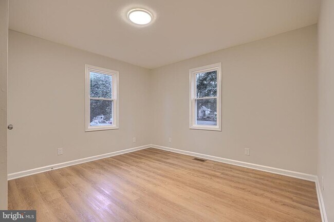Building Photo - 528 Potomac Ave