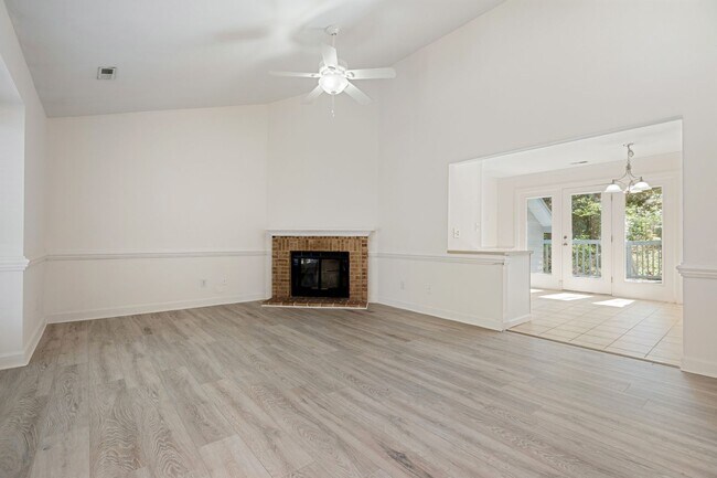 Building Photo - LOCATION!! Updated Townhome in Sought-After Durham Woodcroft neighborhood