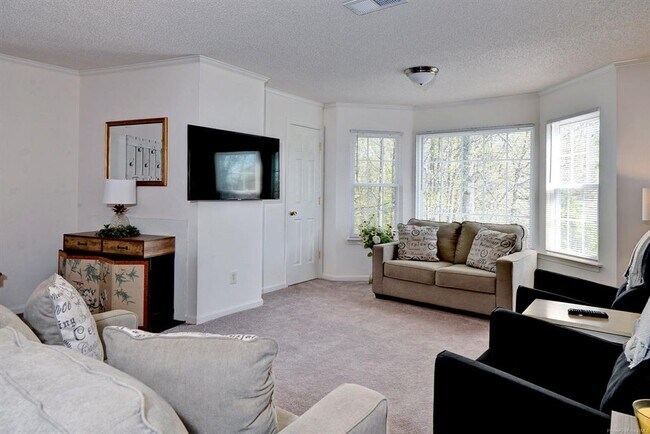 Building Photo - 109 Stratford Dr