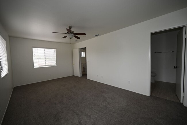 Building Photo - Spacious 3 Bed / 2.5 Bath Townhome in Gated Community – El Cajon
