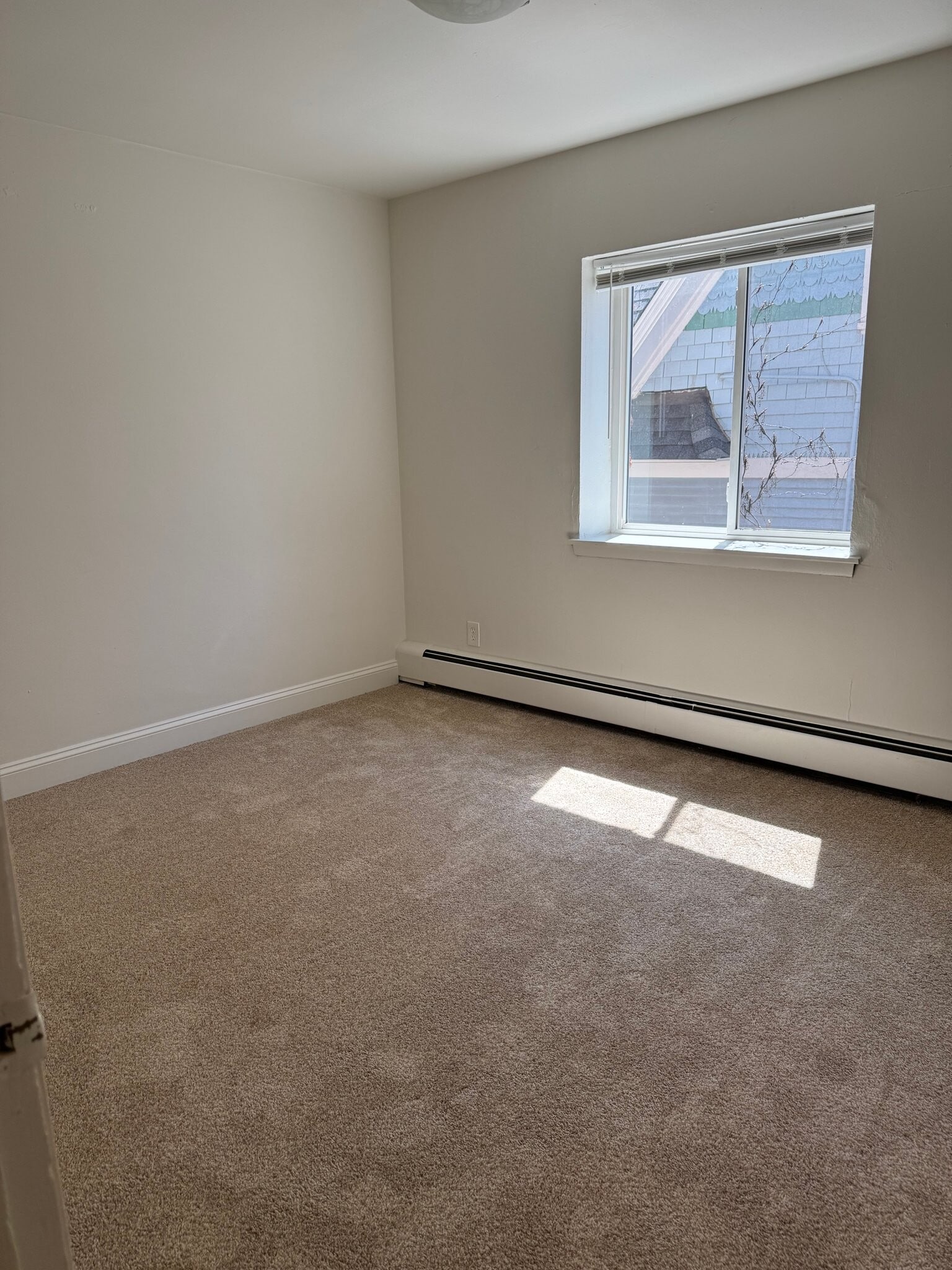 Building Photo - 2260 N Summit Ave