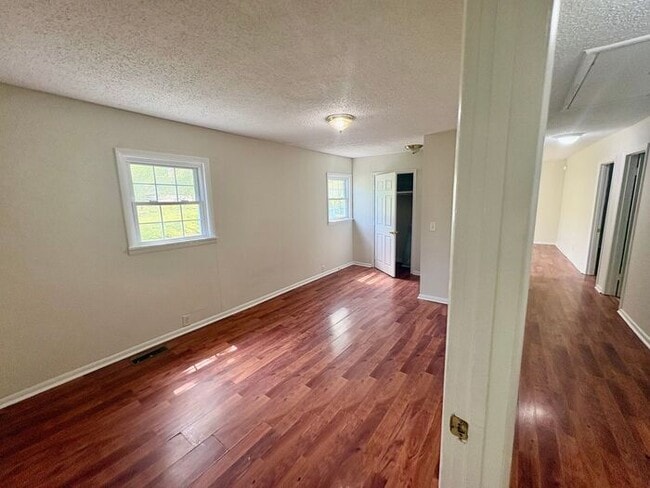 Building Photo - 3 Bed /2.5 Bath East Nash!
