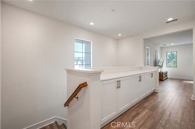 Building Photo - 77 English Saddle