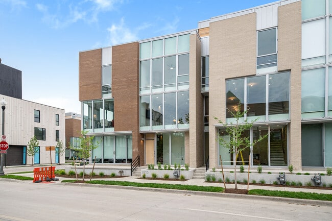 Building Photo - 2805 Brush St