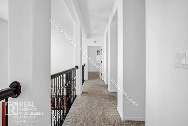 Building Photo - Spacious 4 bedroom 3 bath home in Anatolia