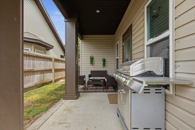 Building Photo - 2331 Hadleigh Hills Ct