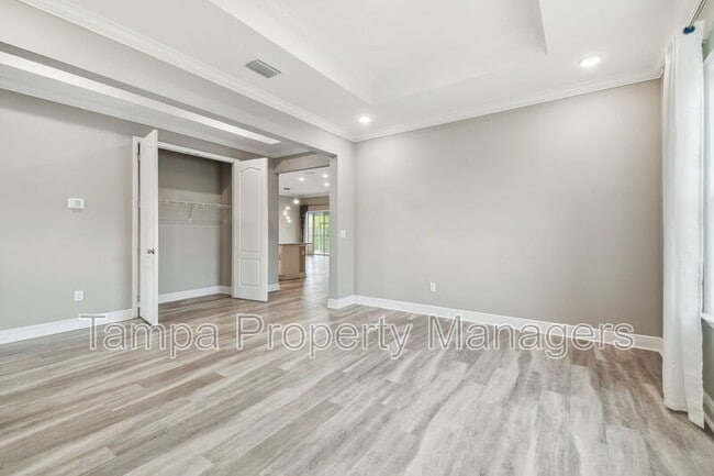 Building Photo - 10324 Crestview Heights Ave