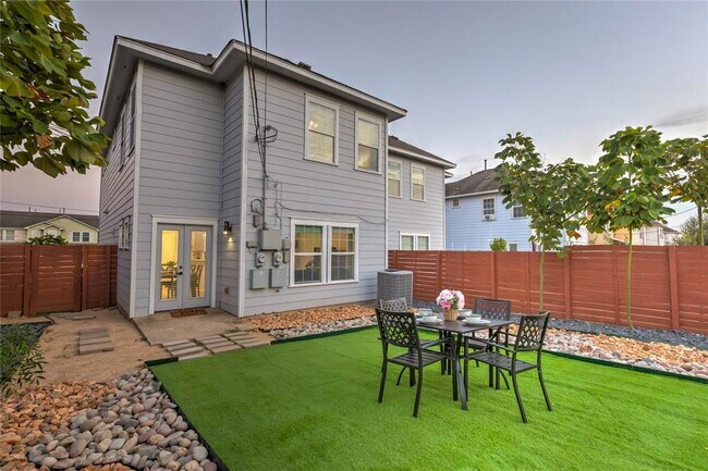 Building Photo - 7510 Lazy Creek Dr