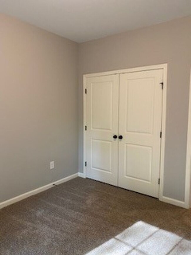 Building Photo - 3 Bedrooms 2.5 Baths  Condo in Downtown Watkinsville!