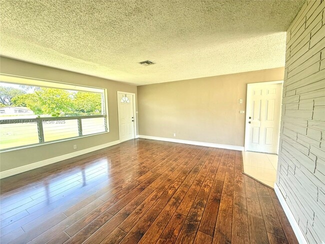 Building Photo - 6725 SW 27th Ct
