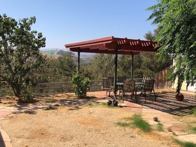Building Photo - Oak View- Three bedroom home with Mountain...