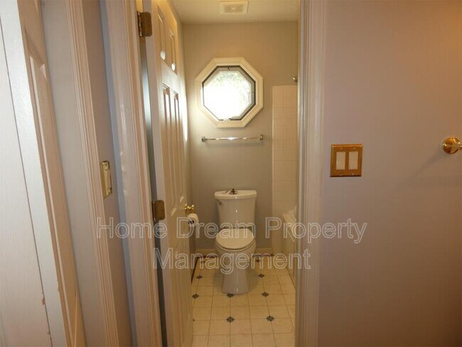 Building Photo - 2623 Van Buren St