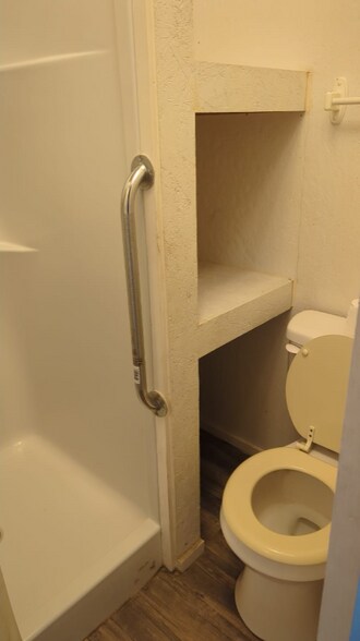 Building Photo - 405 N Clegg St