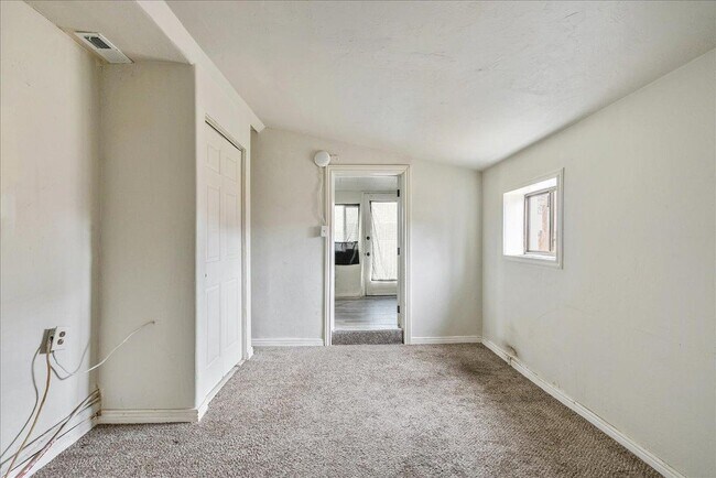 Building Photo - 630 W 200 N