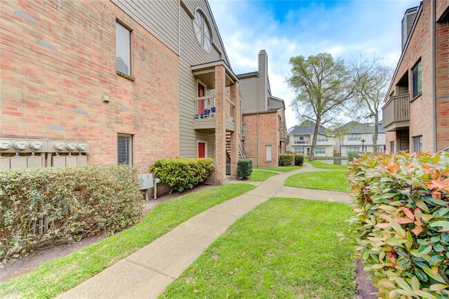 Building Photo - 2023 Gentryside Dr