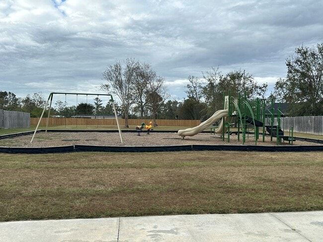 Building Photo - Charming 3-Bedroom Home Near Moody AFB with Modern Amenities and Fenced Backyard