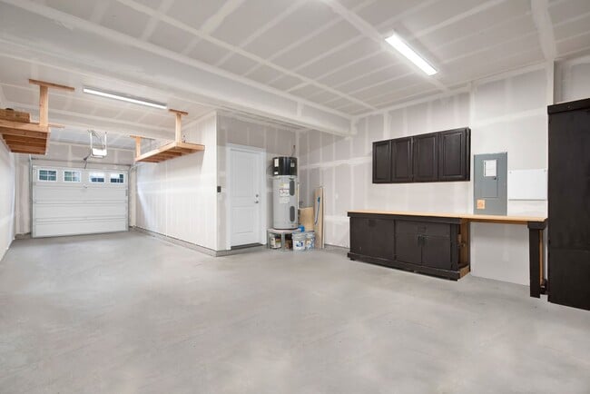 Building Photo - Bothell 3 Bedroom Townhouse HUGE Garage an...