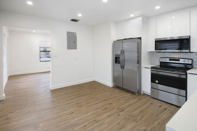 Building Photo - 800 NW 101st St