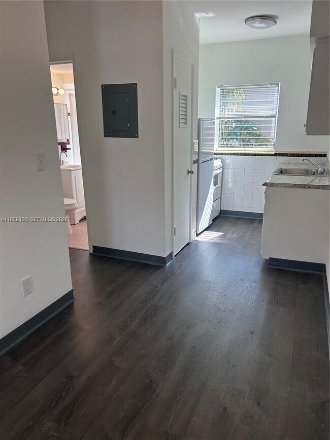 Building Photo - 8220 Byron Ave