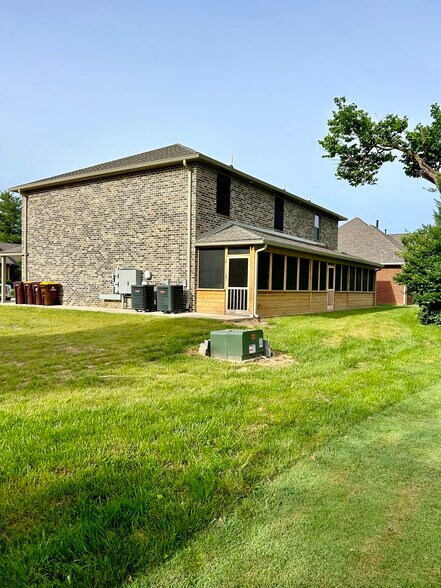 Rear Exterior - 208 Fairway Ln