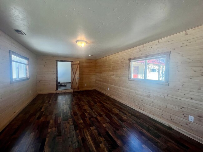 Building Photo - Charming 3 Bedroom 2 Bathroom Country Home...
