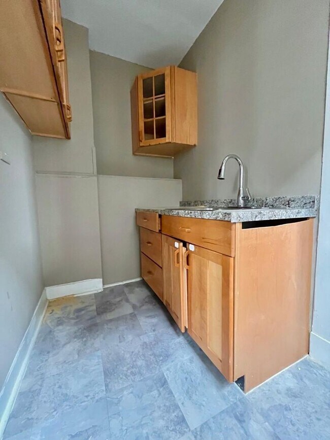 Building Photo - 49-49 Pendleton St