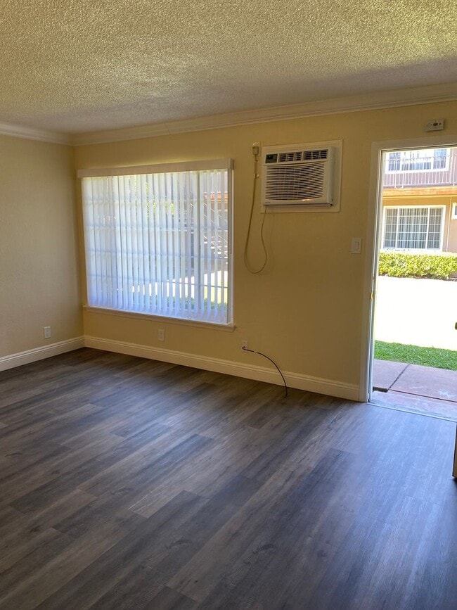 Building Photo - Welcome to SkyView Villa & Somerset Apartments!