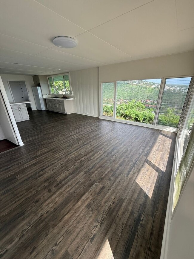 Building Photo - For Rent – 2BR / 1BA Home with Stunning Kahala Mountain View